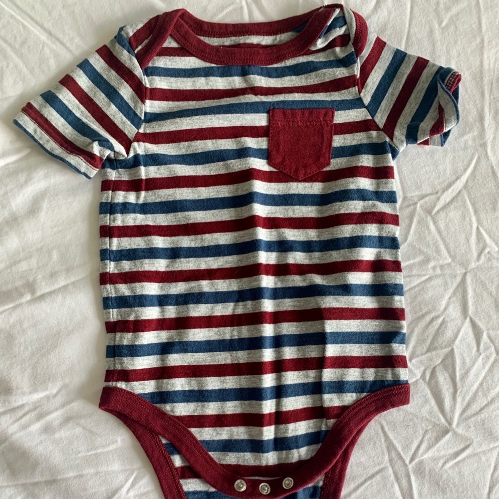 Shortsleeved onesie